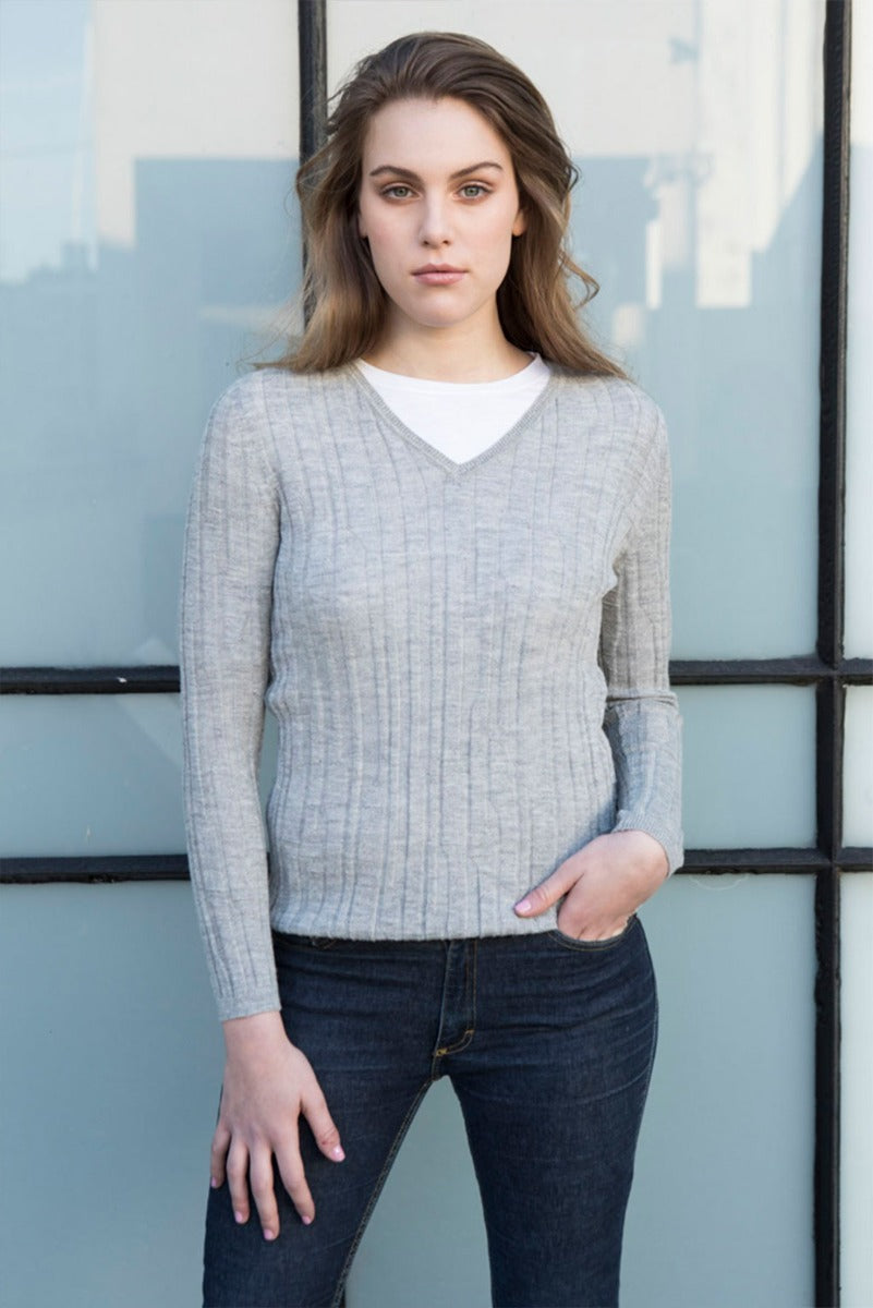 Quella 100% Cashllama V-Neck Sweater